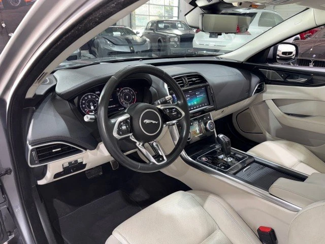 2020 Jaguar XE - Image 5 of 19