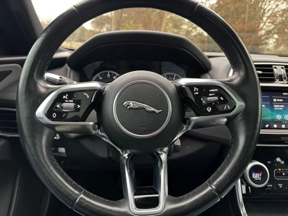 2020 Jaguar XE - Image 16 of 19