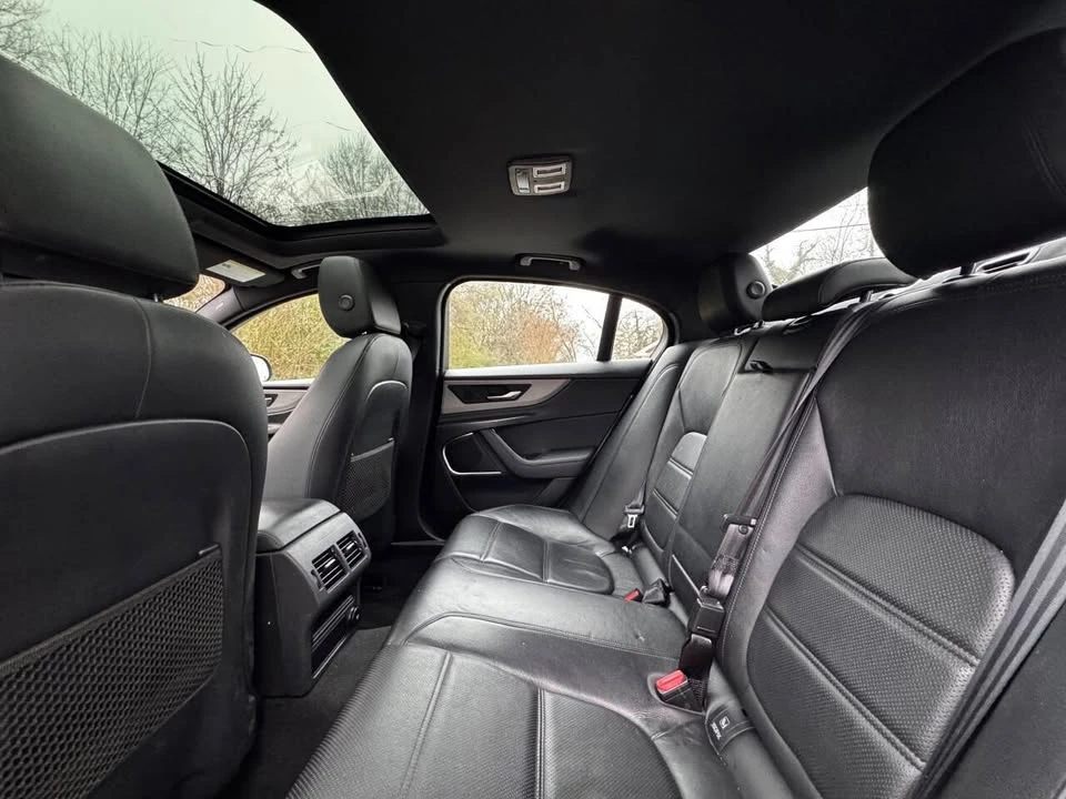 2020 Jaguar XE - Image 12 of 19