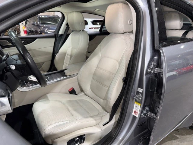 2020 Jaguar XE - Image 7 of 19