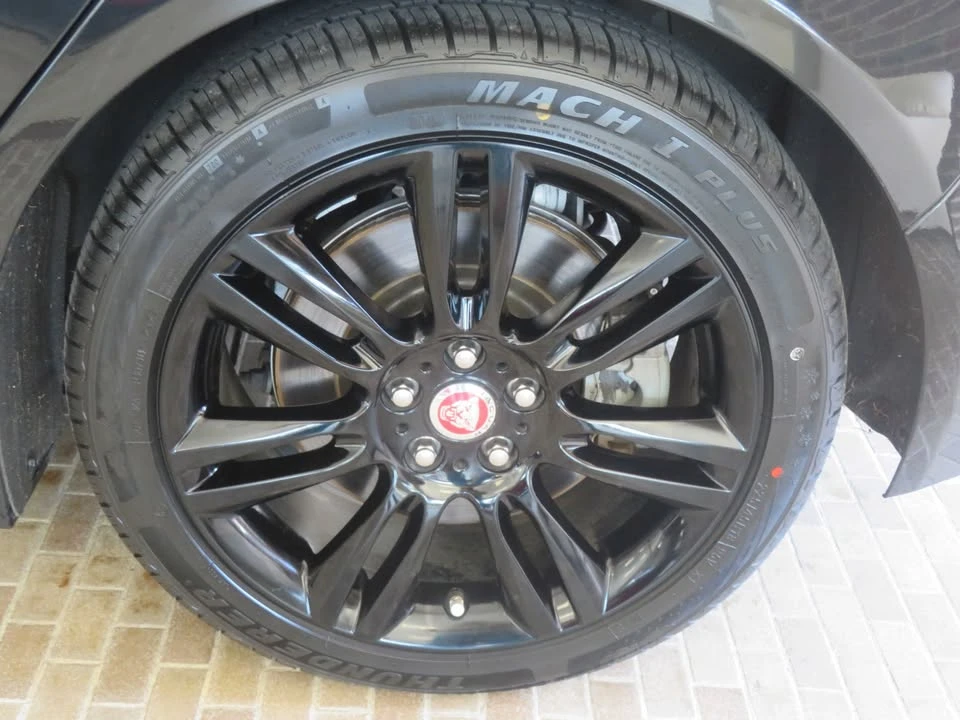 2020 Jaguar XE - Image 8 of 20