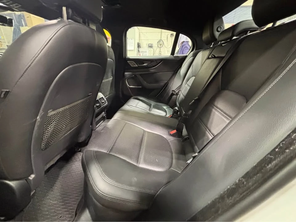 2020 Jaguar XE - Image 4 of 5