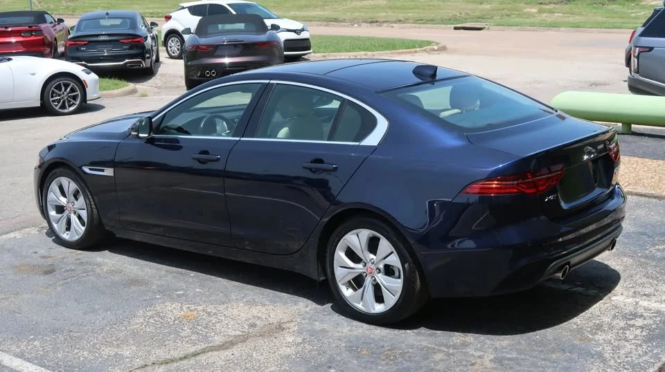 2020 Jaguar XE - Image 12 of 20