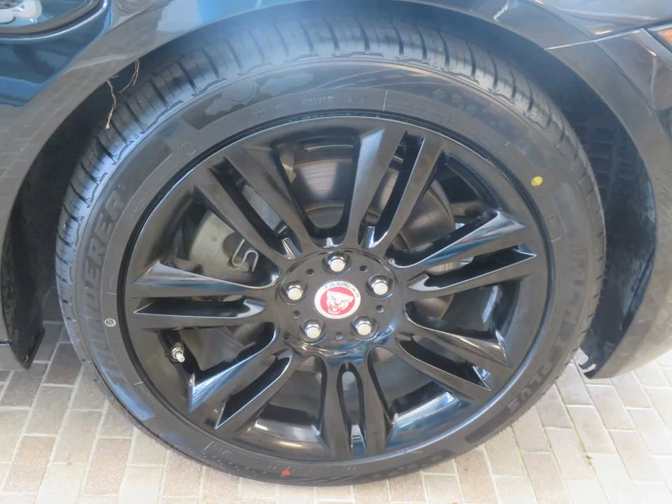 2020 Jaguar XE - Image 10 of 20