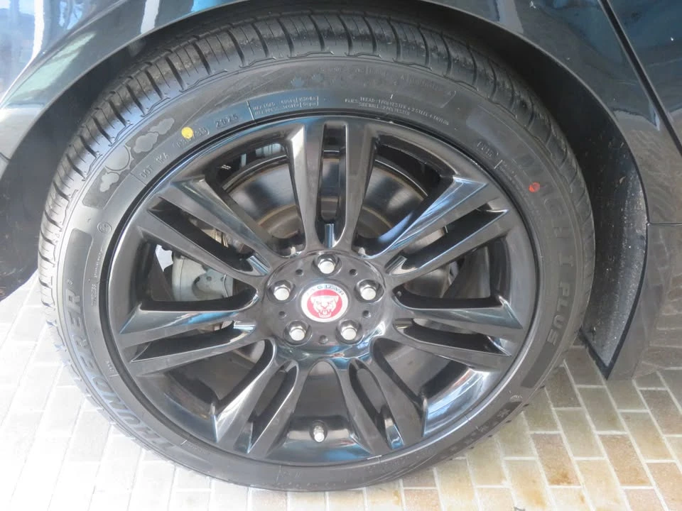 2020 Jaguar XE - Image 9 of 20