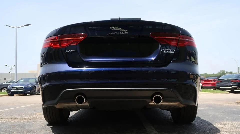 2020 Jaguar XE - Image 10 of 20