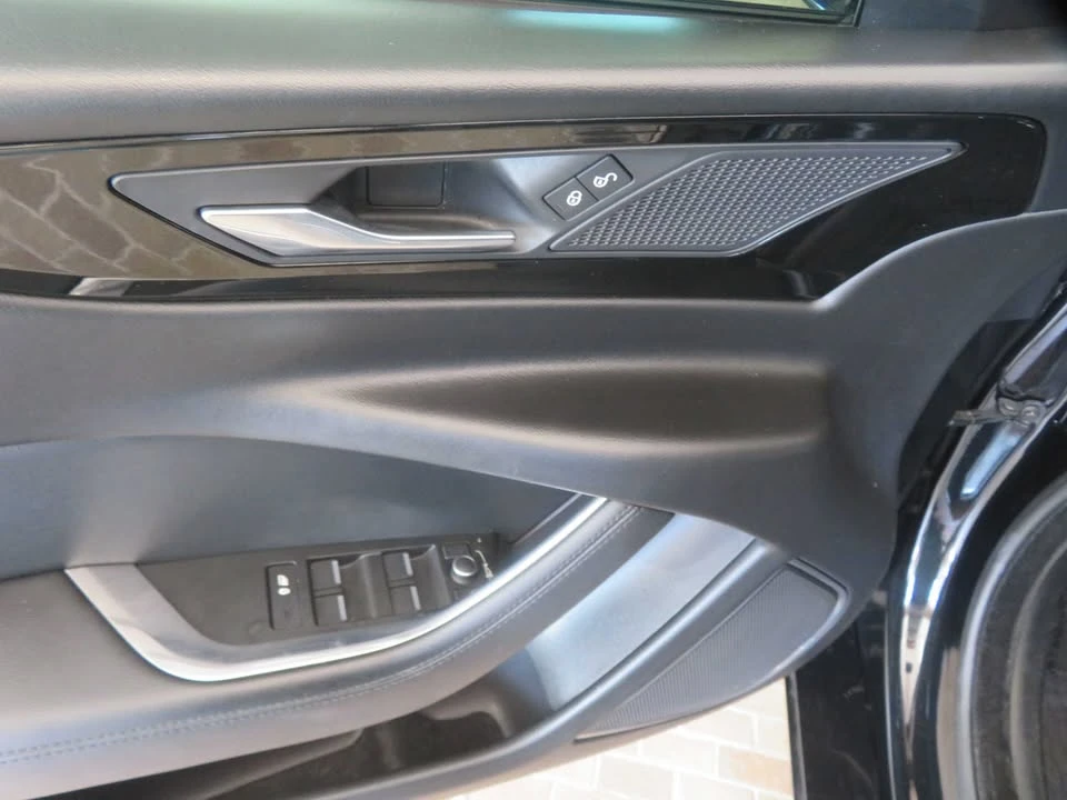 2020 Jaguar XE - Image 14 of 20
