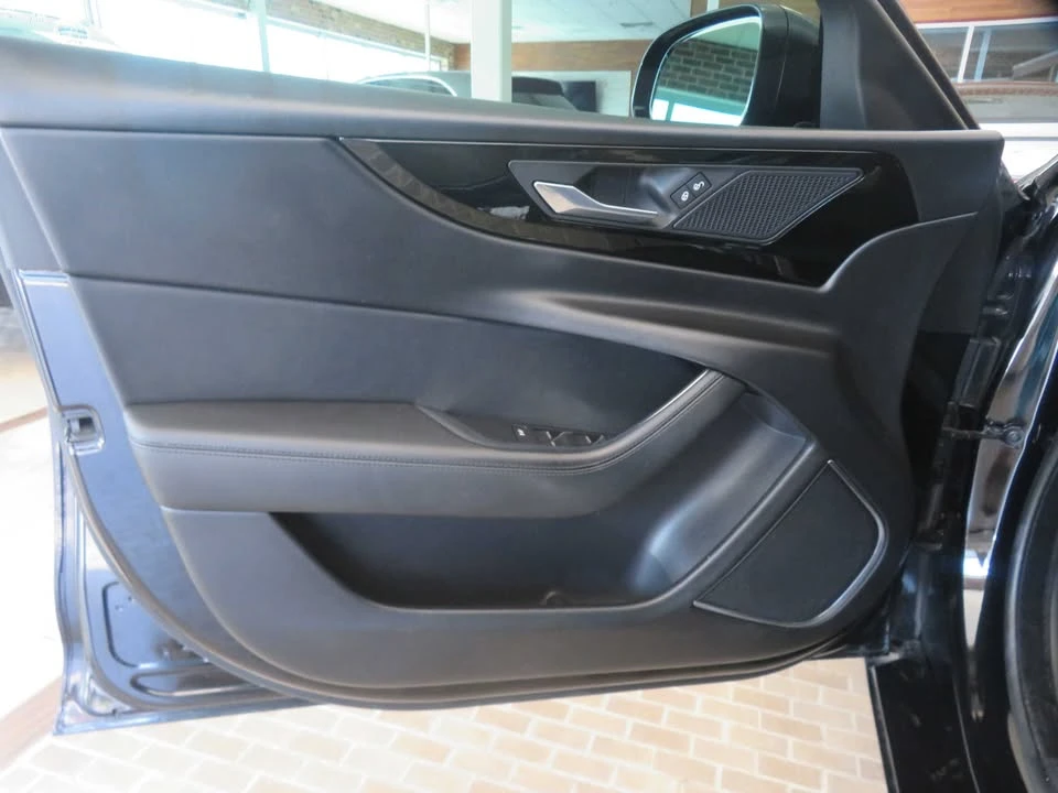 2020 Jaguar XE - Image 13 of 20