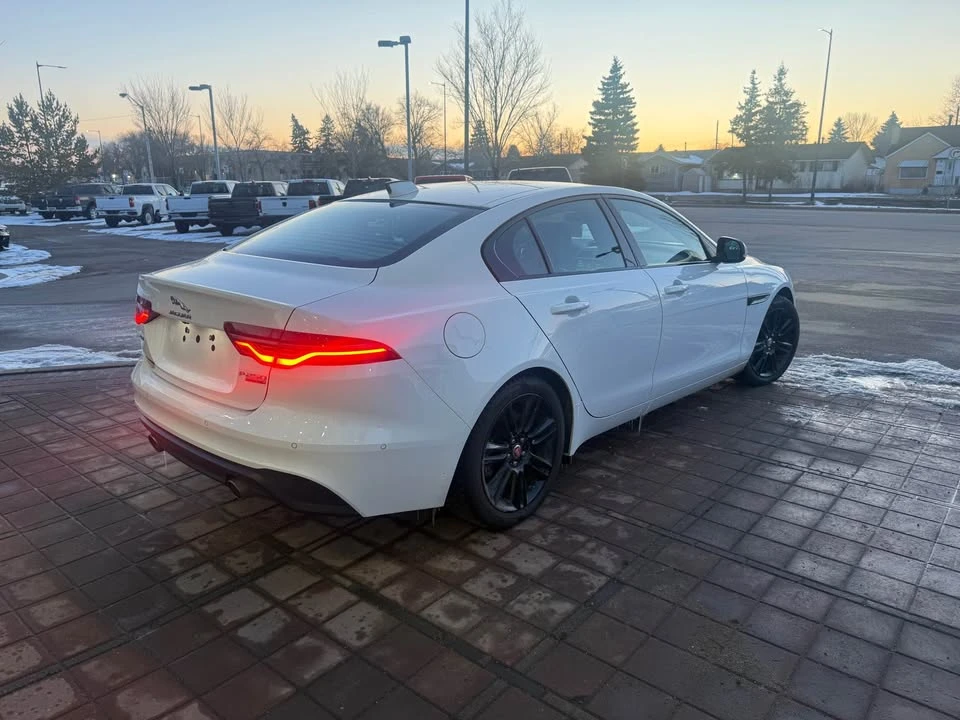 2020 Jaguar XE - Image 5 of 11