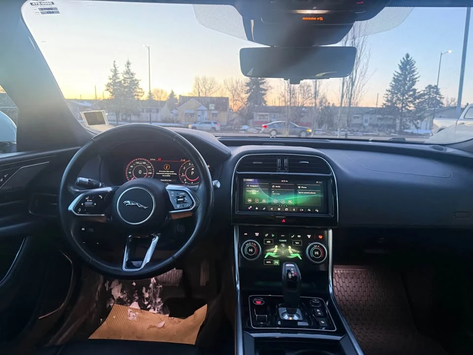 2020 Jaguar XE - Image 9 of 11