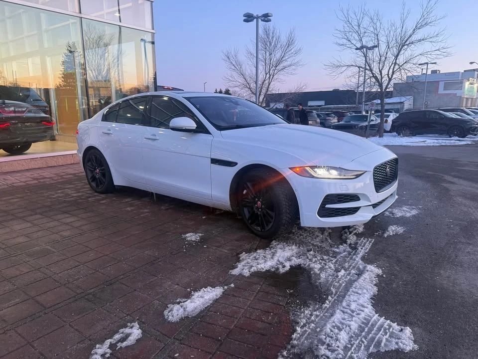 2020 Jaguar XE - Image 4 of 11