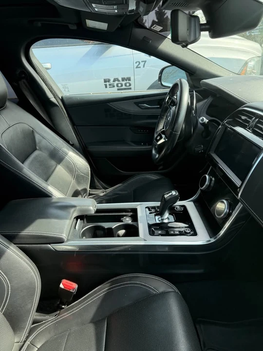 2020 Jaguar XE - Image 2 of 2