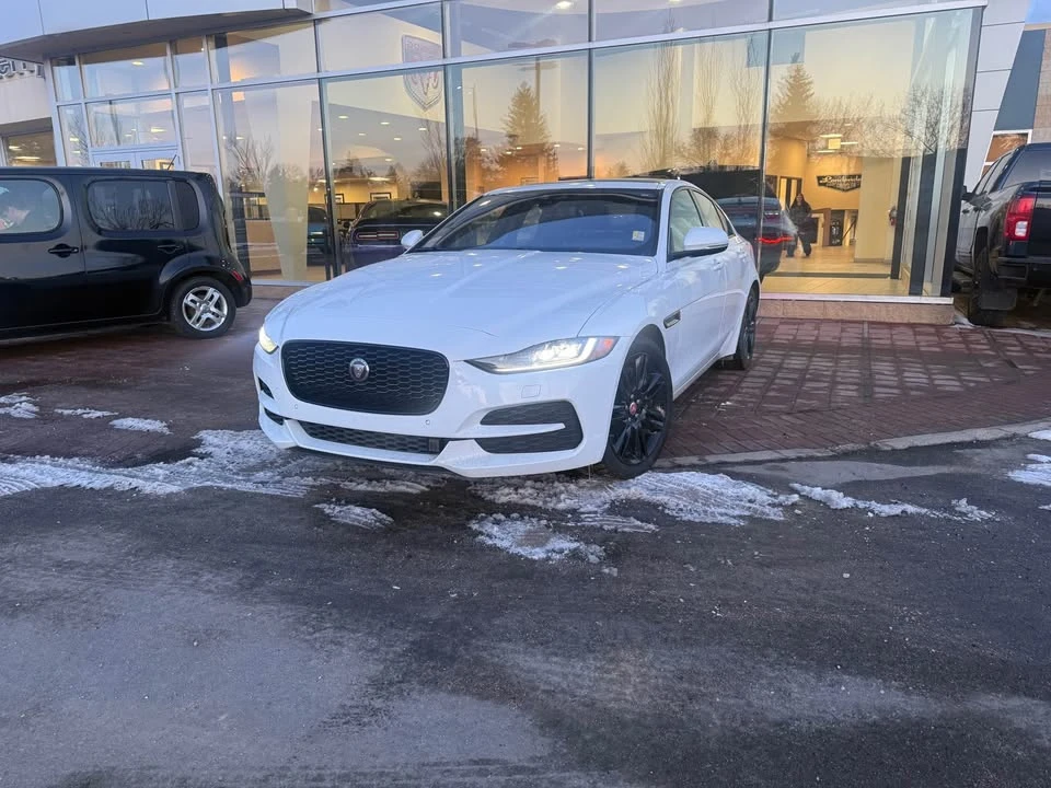 2020 Jaguar XE - Image 2 of 11
