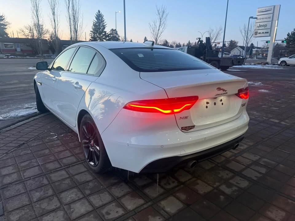 2020 Jaguar XE - Image 7 of 11