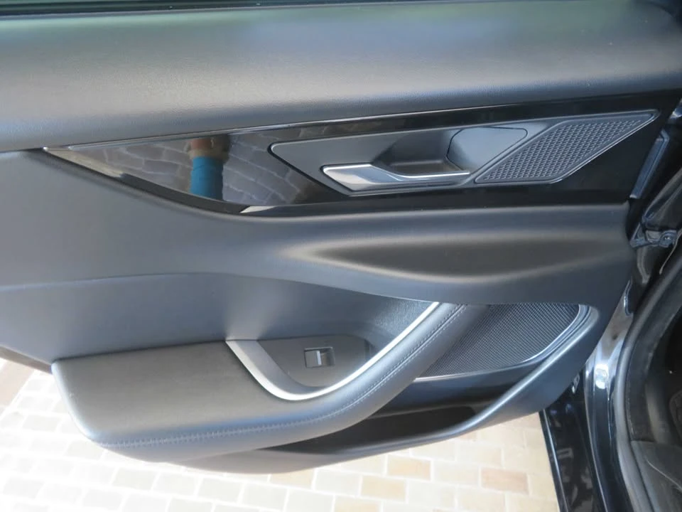 2020 Jaguar XE - Image 18 of 20