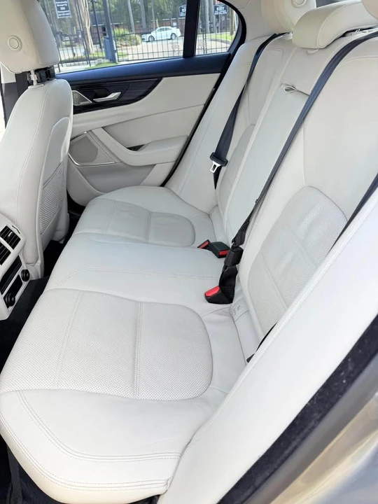 2020 Jaguar XE - Image 10 of 12