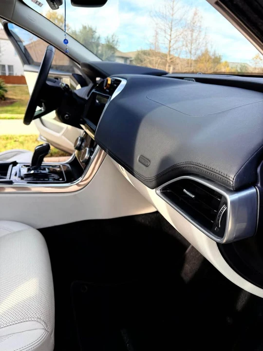 2020 Jaguar XE - Image 5 of 12