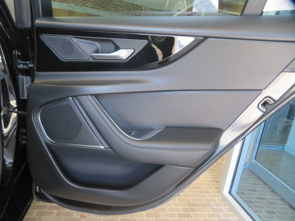 2020 Jaguar XE - Image 20 of 20
