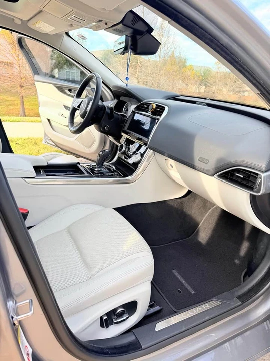 2020 Jaguar XE - Image 6 of 12