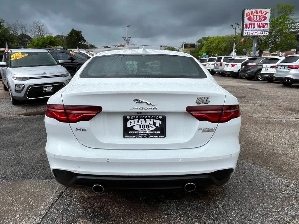 2020 Jaguar XE - Image 7 of 20