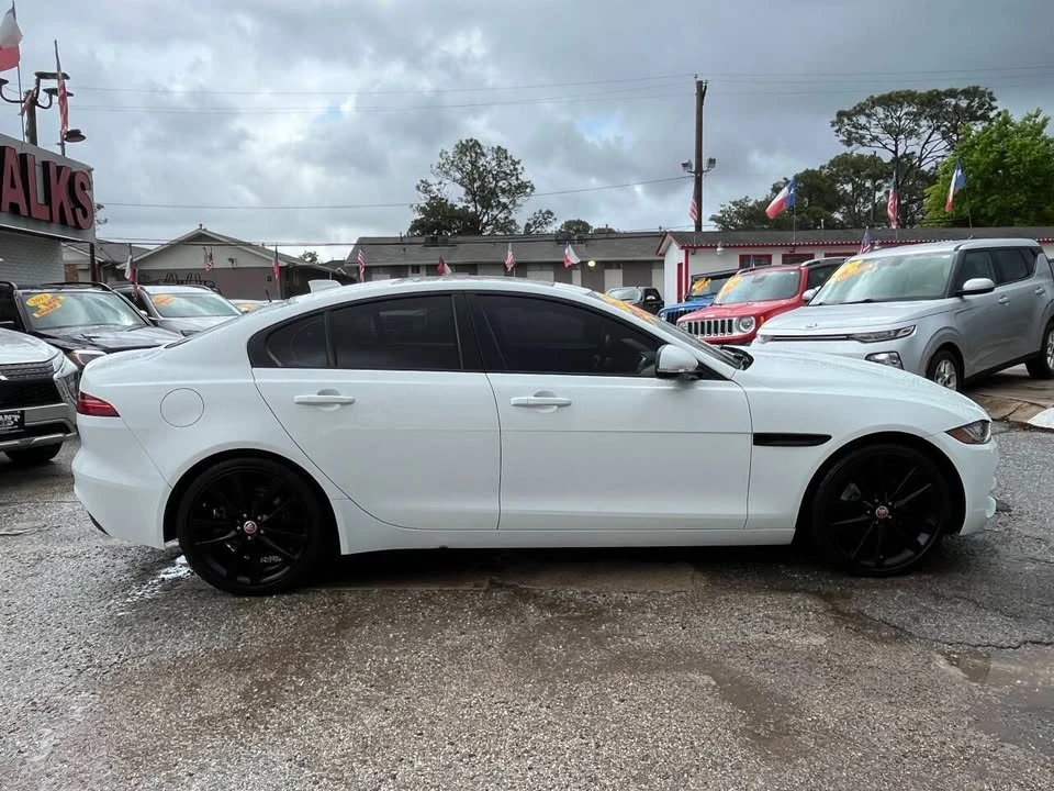 2020 Jaguar XE - Image 5 of 20