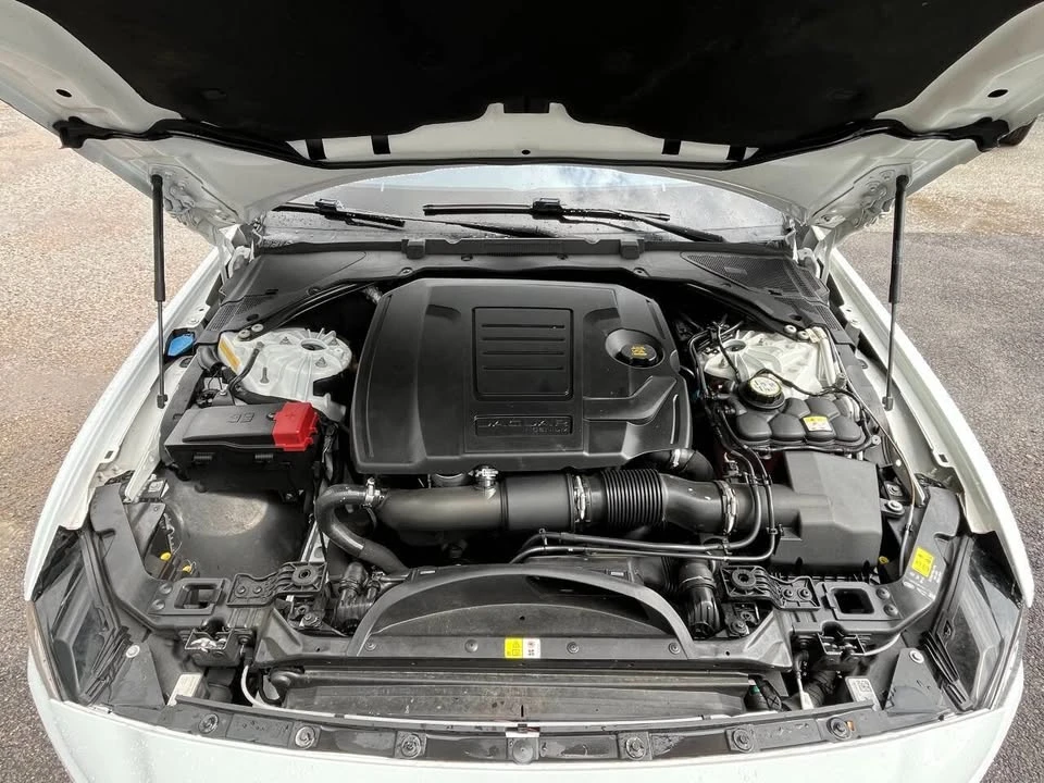 2020 Jaguar XE - Image 12 of 20
