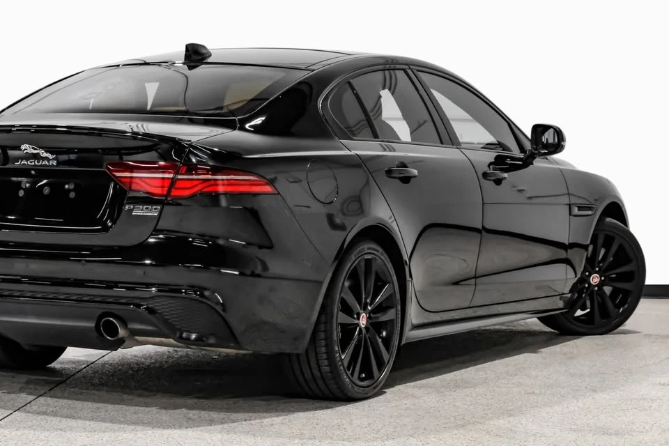 2020 Jaguar XE - Image 15 of 20