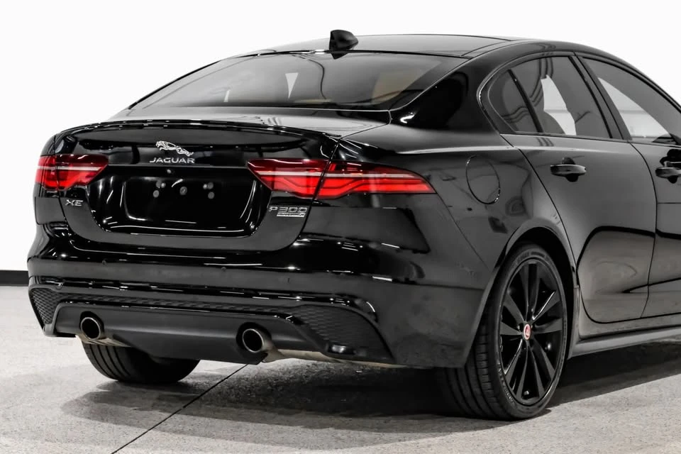 2020 Jaguar XE - Image 14 of 20