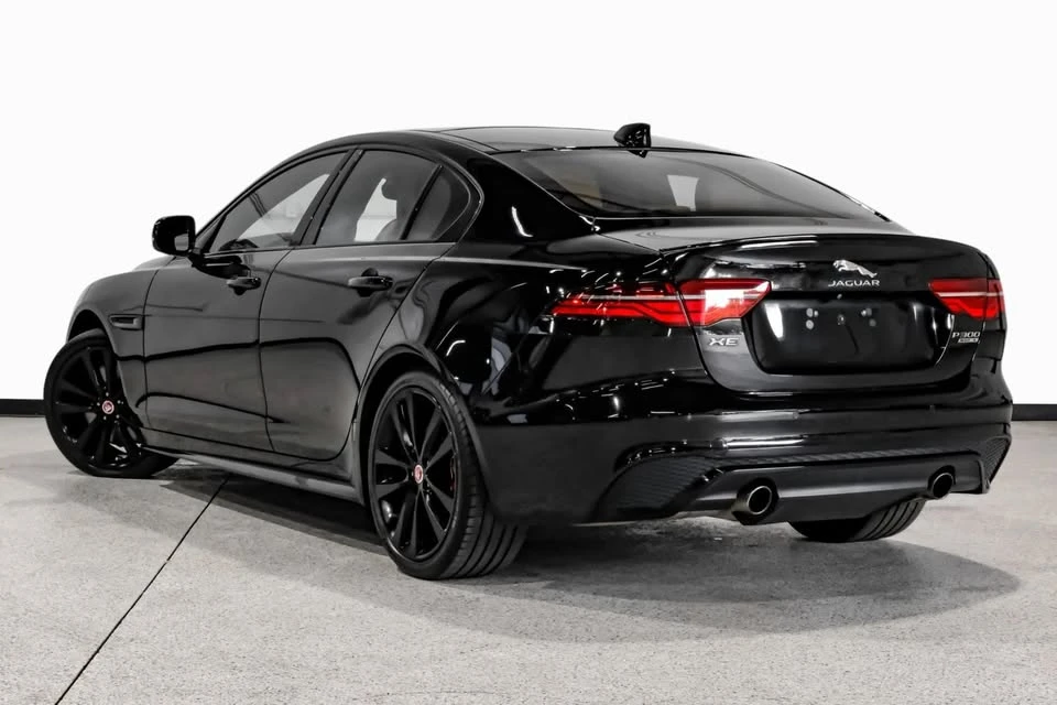 2020 Jaguar XE - Image 8 of 20