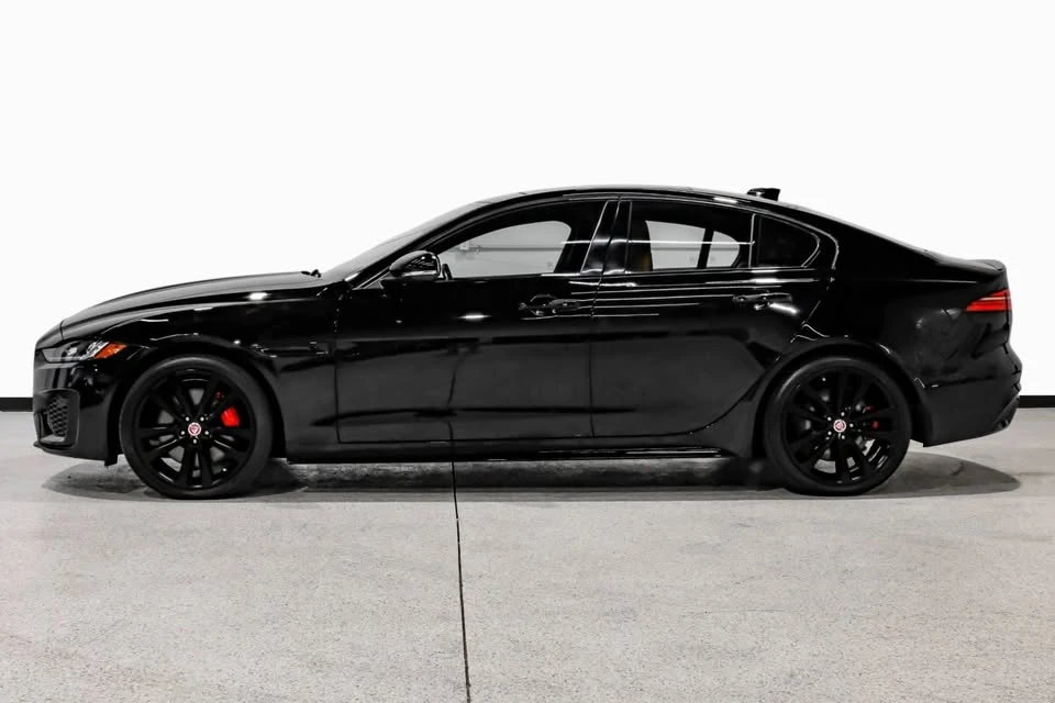 2020 Jaguar XE - Image 9 of 20