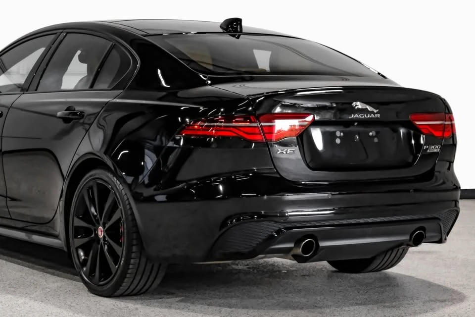 2020 Jaguar XE - Image 17 of 20