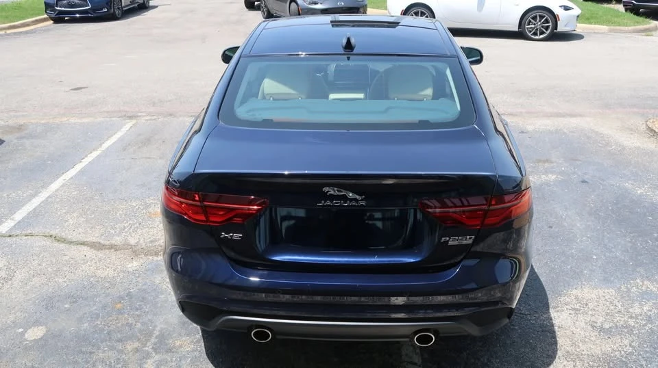 2020 Jaguar XE - Image 11 of 20