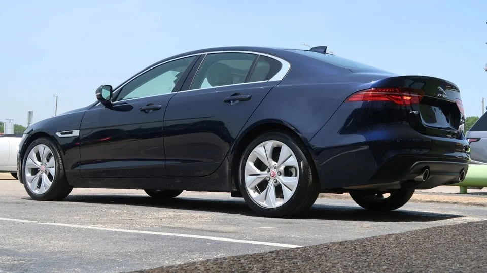 2020 Jaguar XE - Image 13 of 20