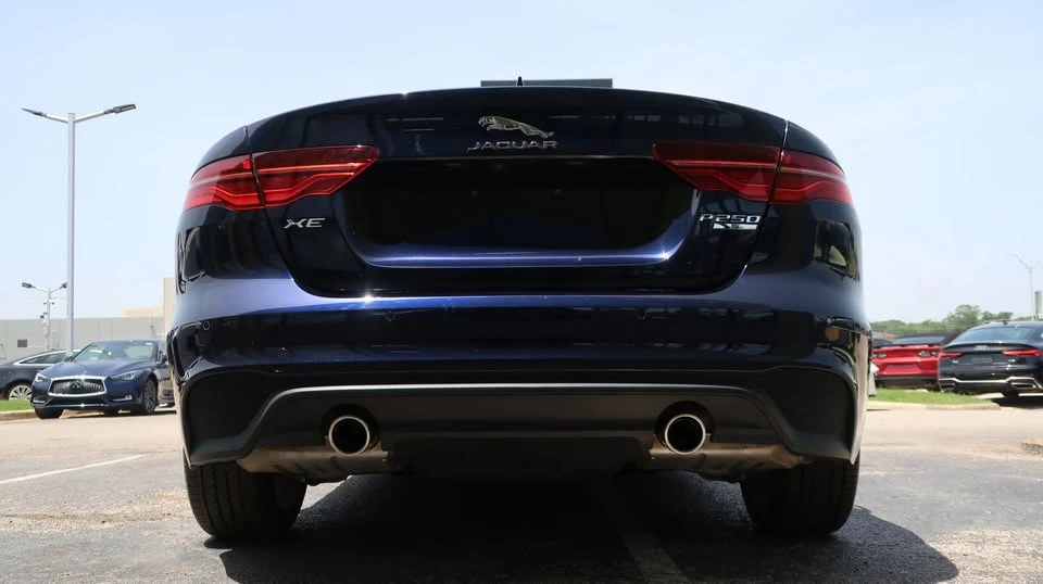 2020 Jaguar XE - Image 10 of 20