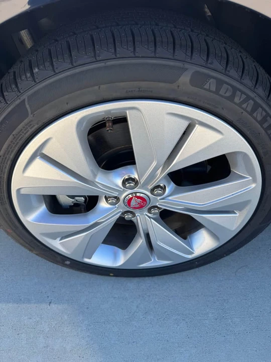 2020 Jaguar XE - Image 7 of 8