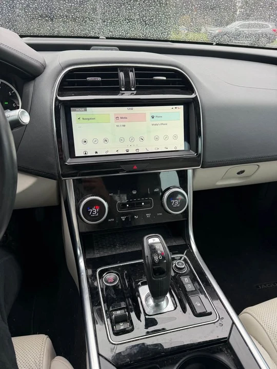 2020 Jaguar XE - Image 14 of 15