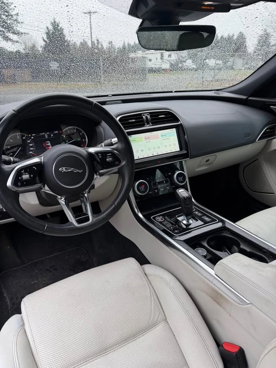 2020 Jaguar XE - Image 13 of 15