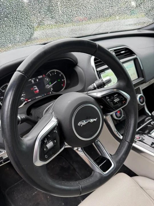 2020 Jaguar XE - Image 15 of 15