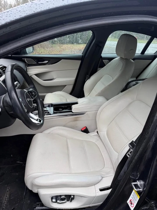 2020 Jaguar XE - Image 10 of 15