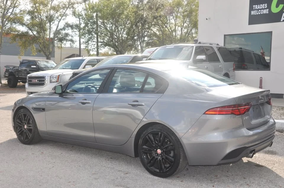 2020 Jaguar XE - Image 10 of 20