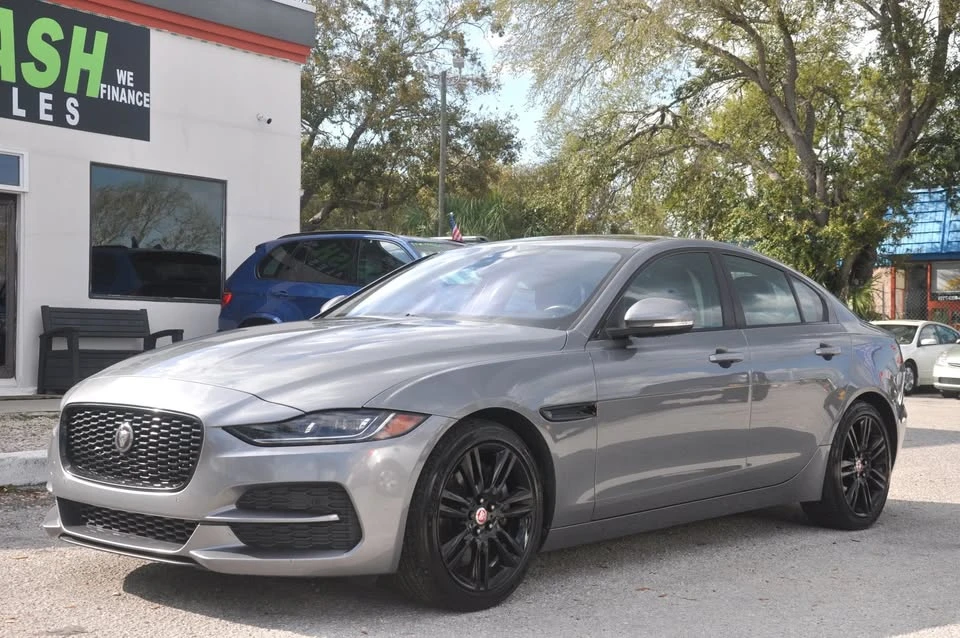 2020 Jaguar XE - Image 9 of 20