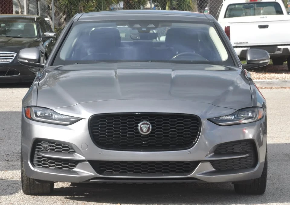 2020 Jaguar XE - Image 4 of 20
