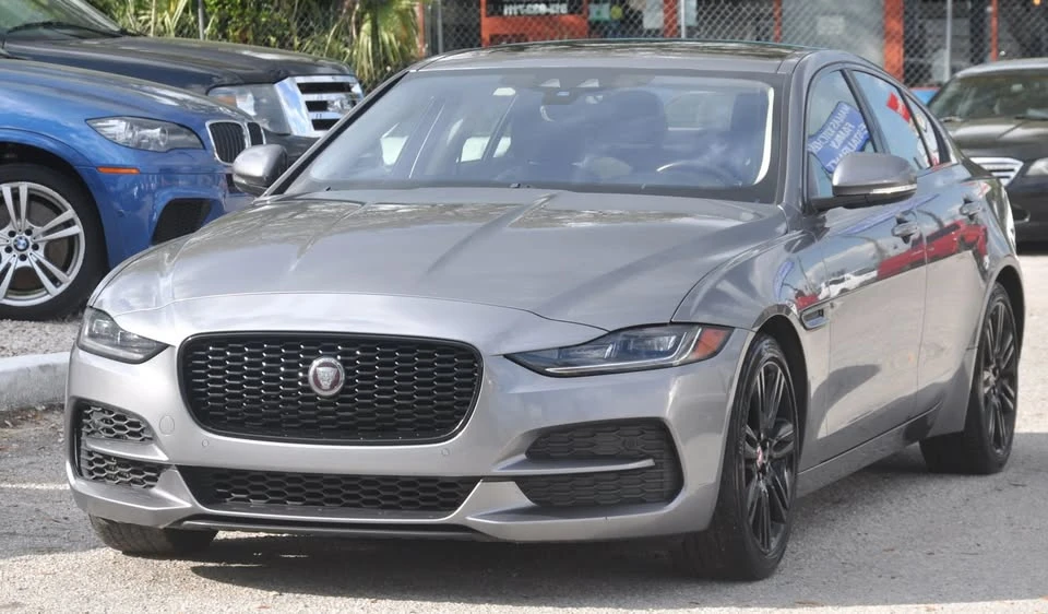 2020 Jaguar XE - Image 5 of 20