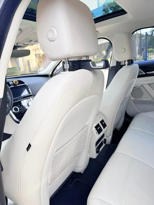 2020 Jaguar XE - Image 13 of 18