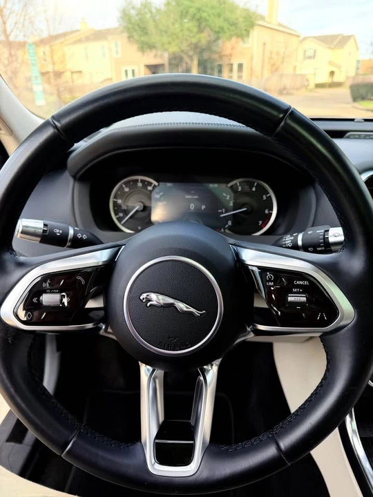 2020 Jaguar XE - Image 18 of 18