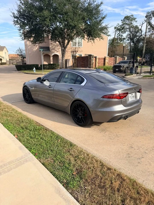 2020 Jaguar XE - Image 5 of 18