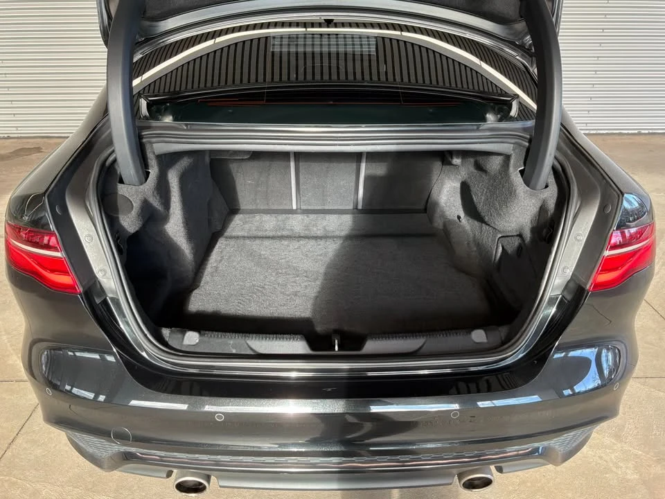 2020 Jaguar XE - Image 5 of 18