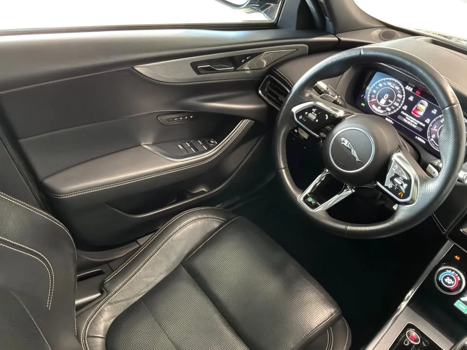 2020 Jaguar XE - Image 18 of 18