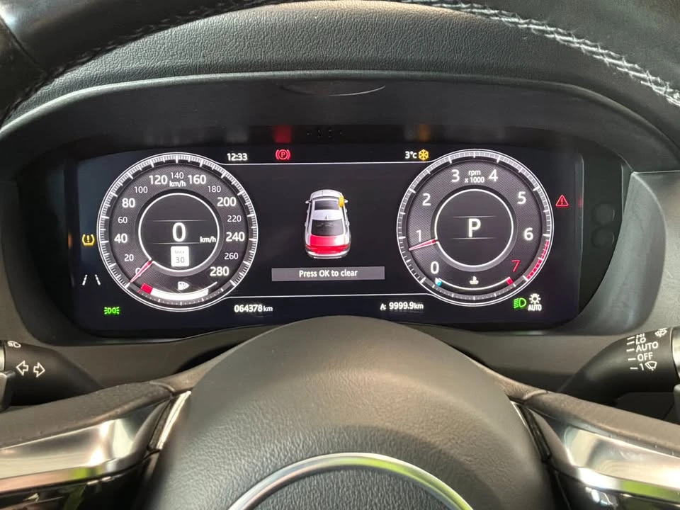 2020 Jaguar XE - Image 13 of 18