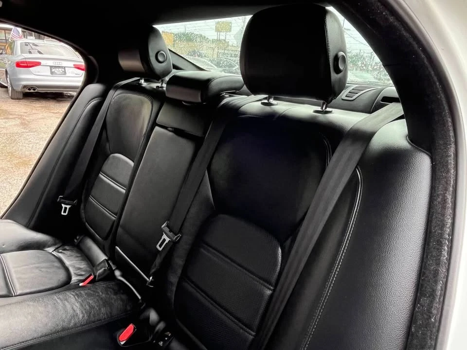 2020 Jaguar XE - Image 14 of 19